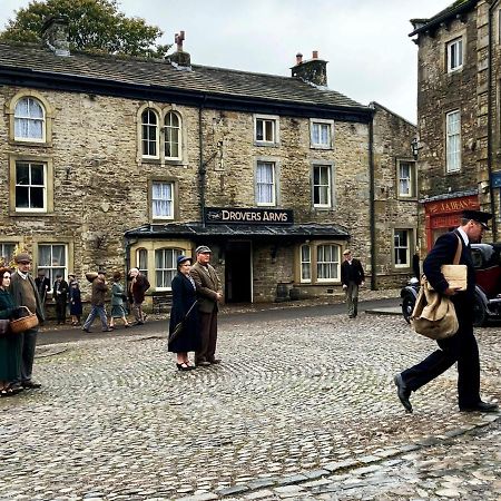 The Devonshire Grassington Hotel Exterior photo